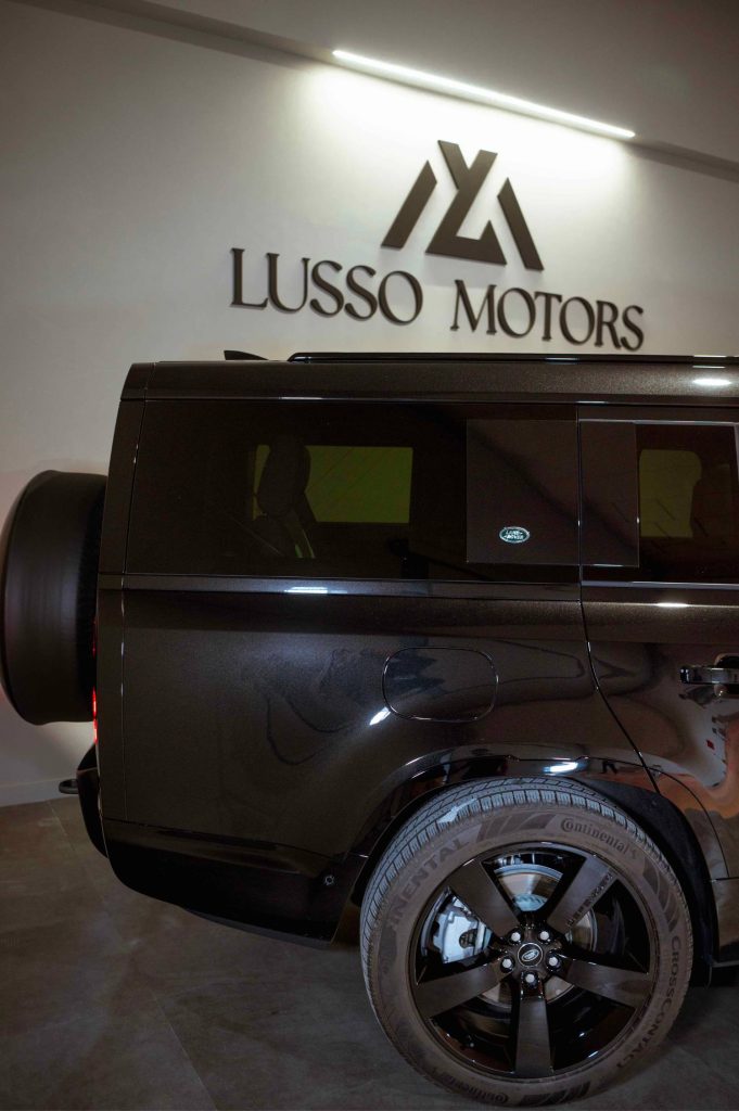 LAND-ROVER Defender 2.0 D240 SD4 HSE Auto 4WD 5p