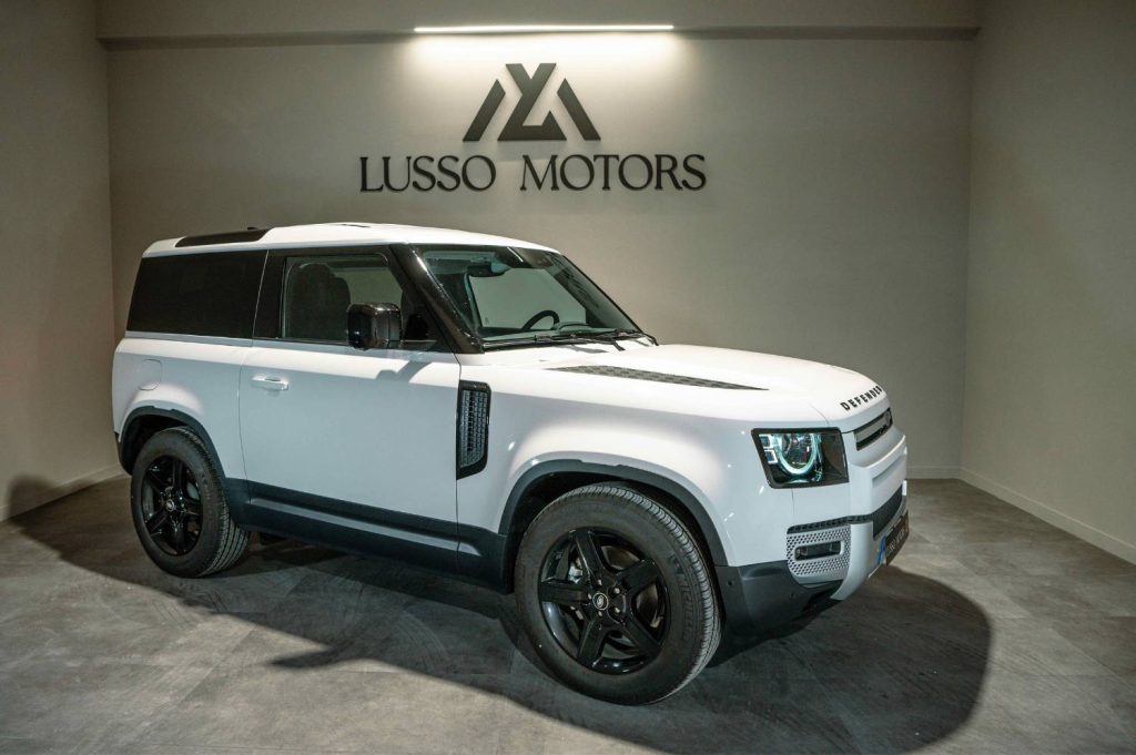 LAND-ROVER Defender 3.0 D200 SE 90 Auto 4WD MHEV 3p