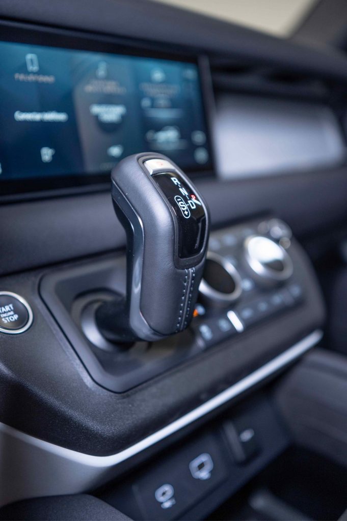 LAND-ROVER Defender 3.0 D200 SE 90 Auto 4WD MHEV 3p