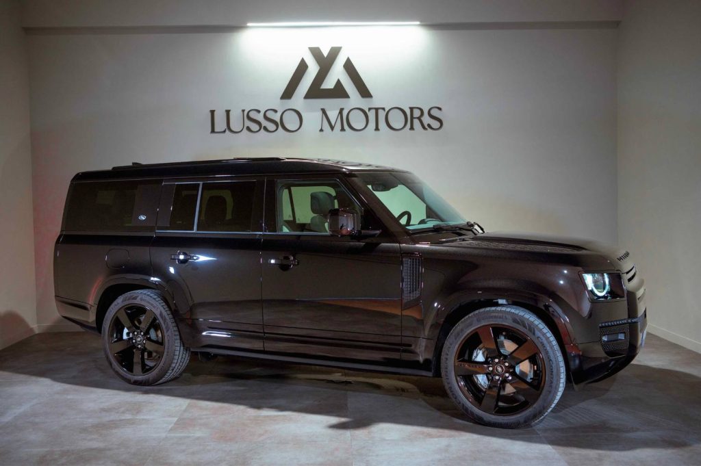 LAND-ROVER Defender 2.0 D240 SD4 HSE Auto 4WD 5p