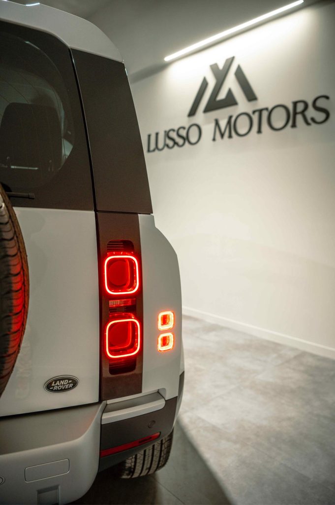 LAND-ROVER Defender 3.0 D200 SE 90 Auto 4WD MHEV 3p