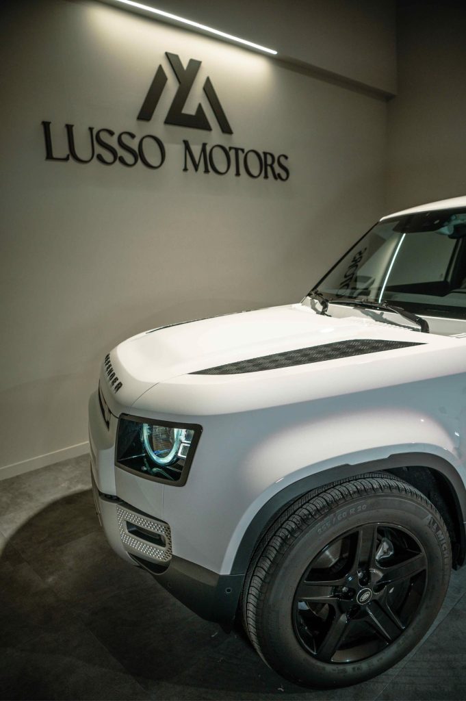 LAND-ROVER Defender 3.0 D200 SE 90 Auto 4WD MHEV 3p