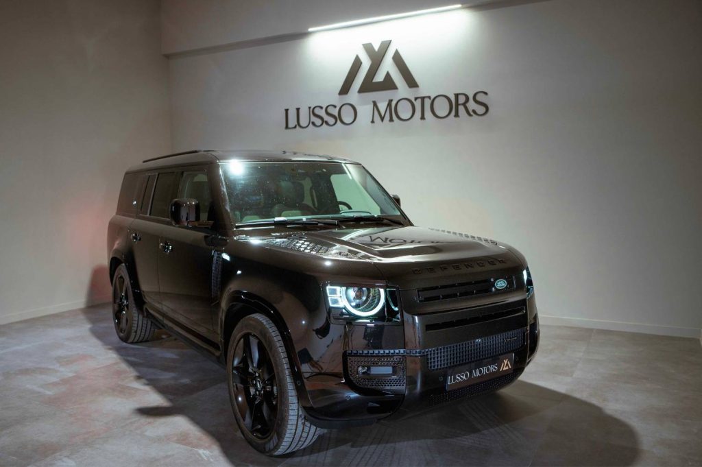 LAND-ROVER Defender 2.0 D240 SD4 HSE Auto 4WD 5p