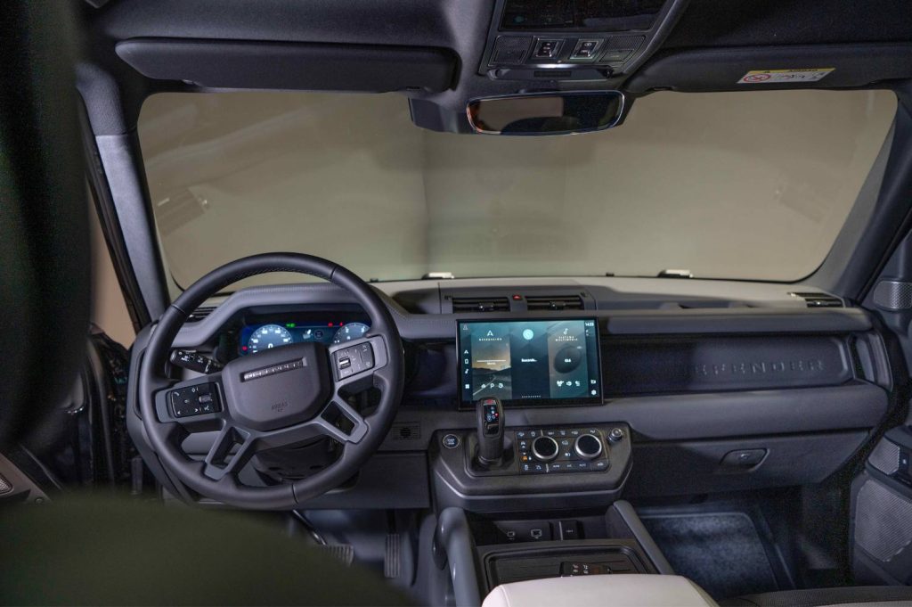 LAND-ROVER Defender 2.0 D240 SD4 HSE Auto 4WD 5p