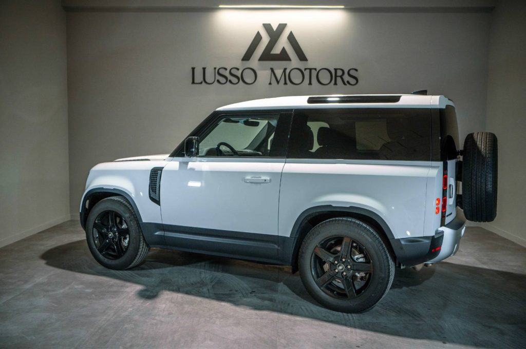 LAND-ROVER Defender 3.0 D200 SE 90 Auto 4WD MHEV 3p