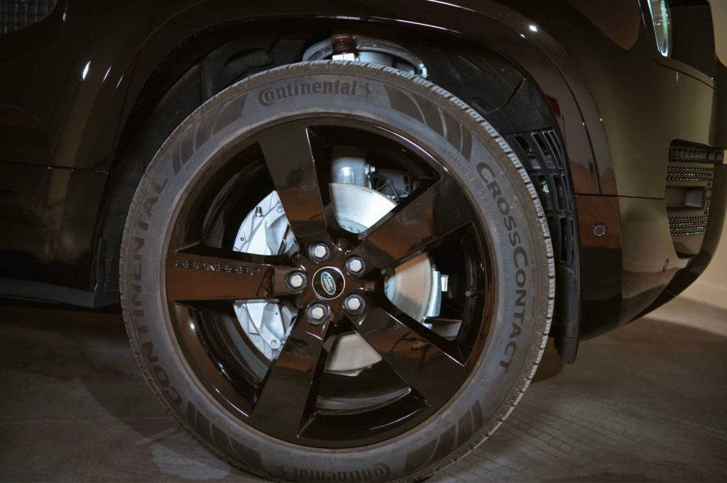 LAND-ROVER Defender 2.0 D240 SD4 HSE Auto 4WD 5p