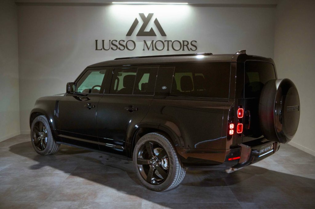 LAND-ROVER Defender 2.0 D240 SD4 HSE Auto 4WD 5p