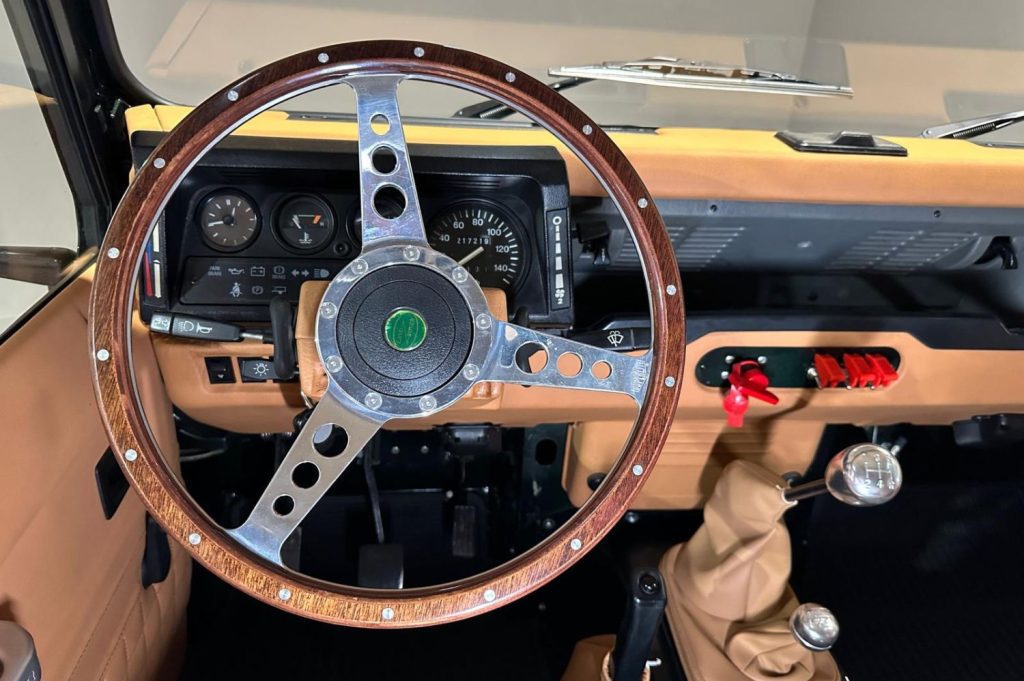 LAND-ROVER Defender 90 2.5 TDI SOFT TOP