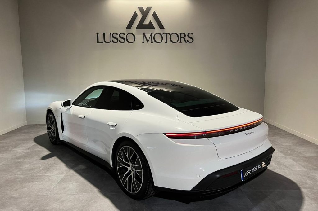 PORSCHE Taycan 4p