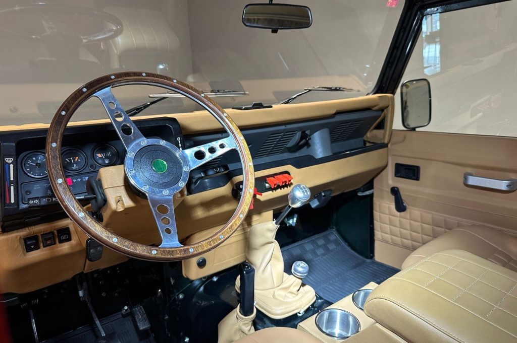 LAND-ROVER Defender 90 2.5 TDI SOFT TOP