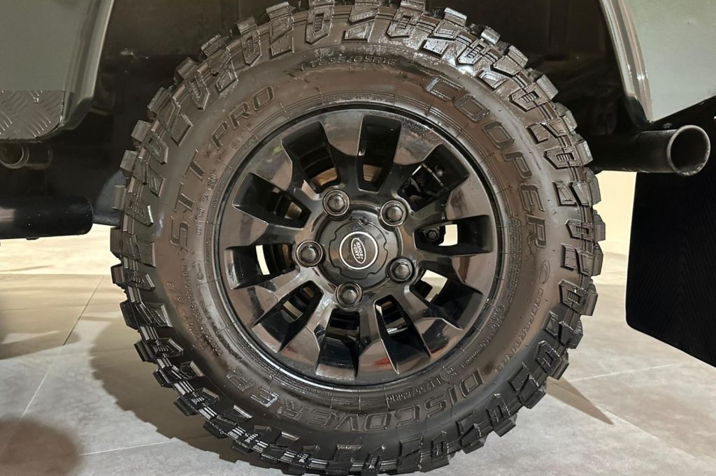 LAND-ROVER Defender 90 2.5 TDI SOFT TOP