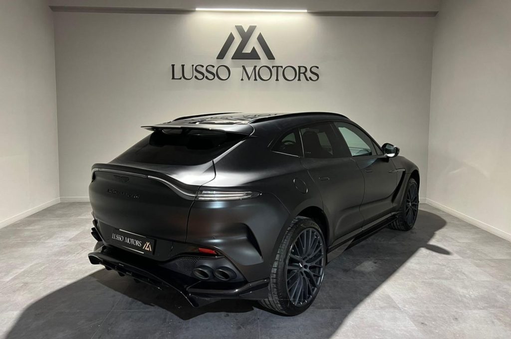 Aston Martin DBX 707