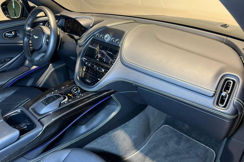 Aston Martin DBX 707