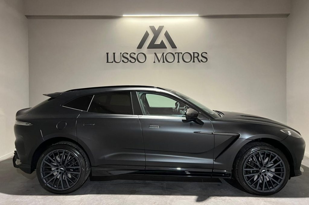 Aston Martin DBX 707
