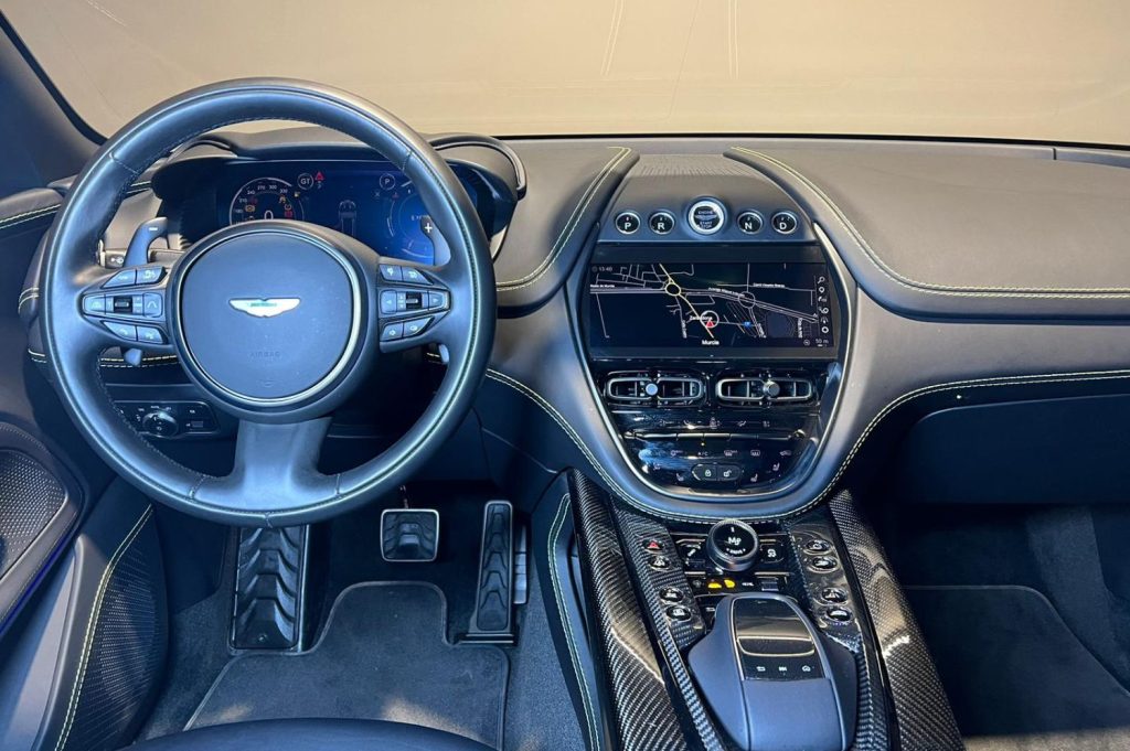 Aston Martin DBX 707