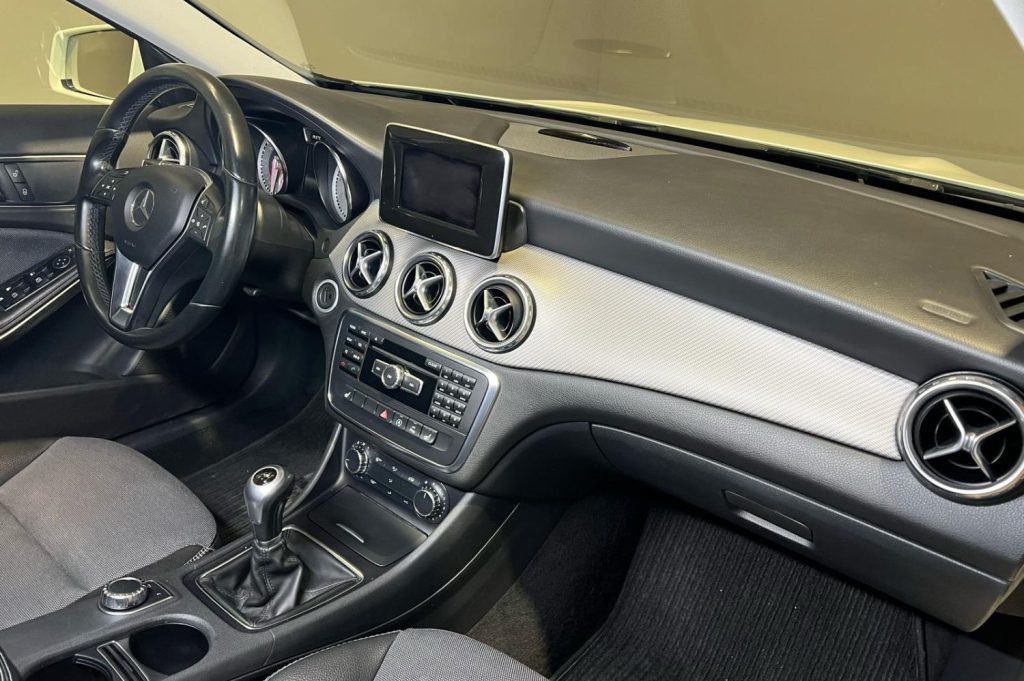 MERCEDES-BENZ Clase GLA 200 Urban 5p