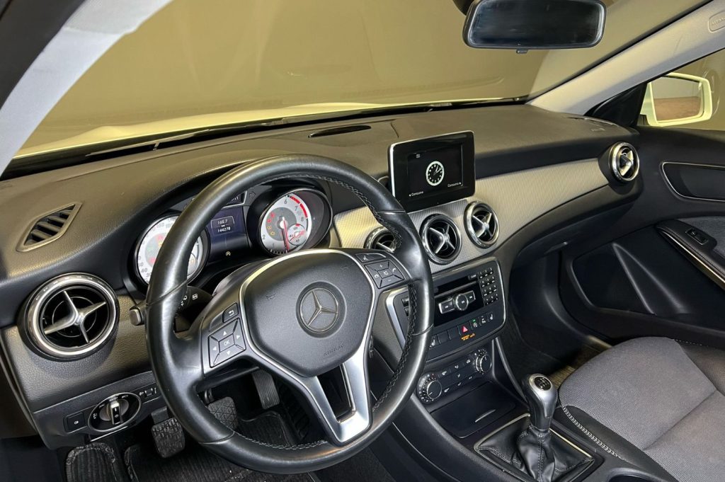 MERCEDES-BENZ Clase GLA 200 Urban 5p