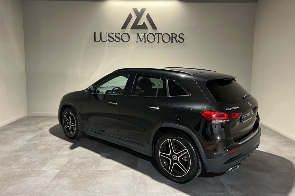 MERCEDES-BENZ GLA 200 D 5p