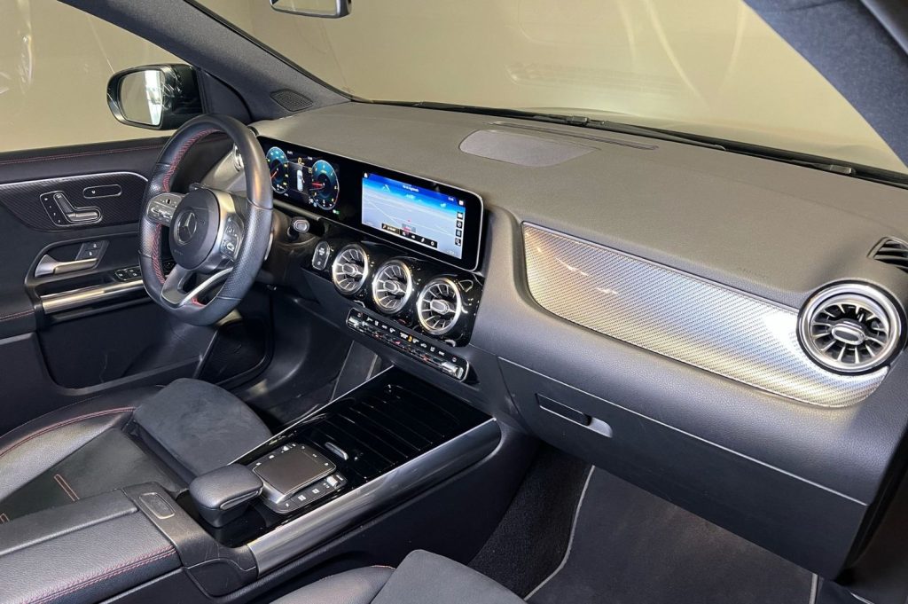 MERCEDES-BENZ GLA 200 D 5p