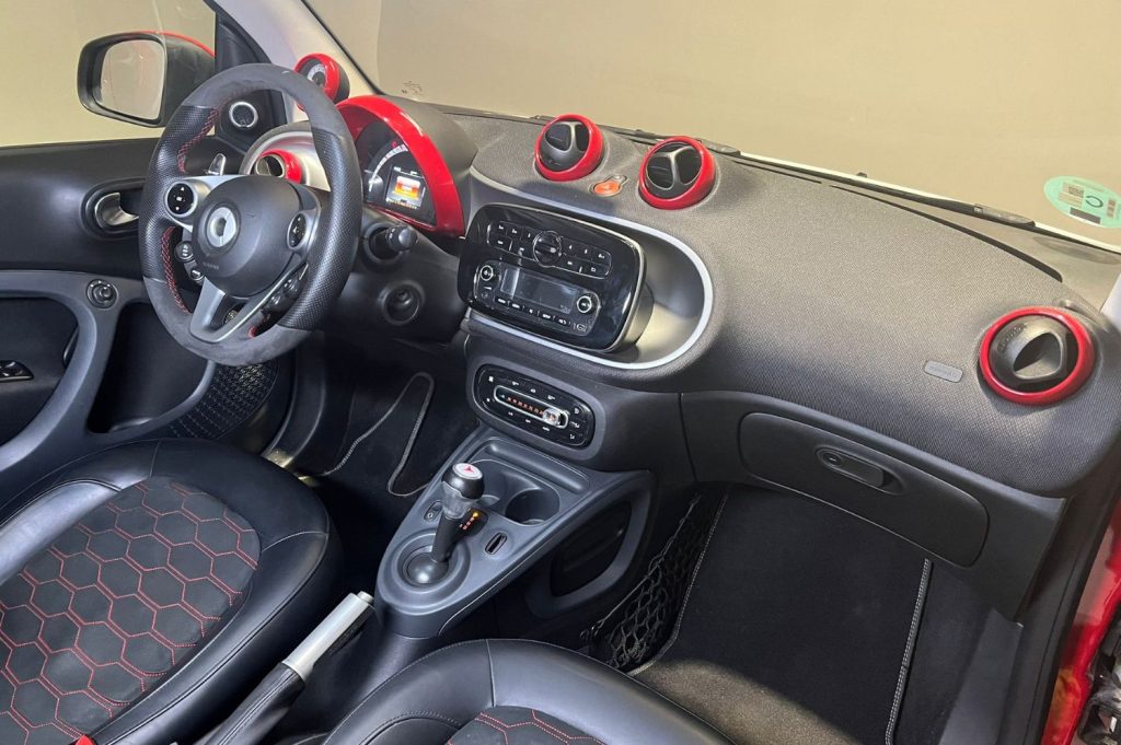 SMART Fortwo 0.9 66kW 90CV USHUAIA LIM. EDIT COUPE 3p