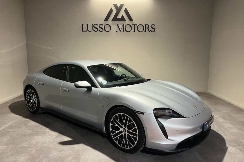 PORSCHE Taycan 4p