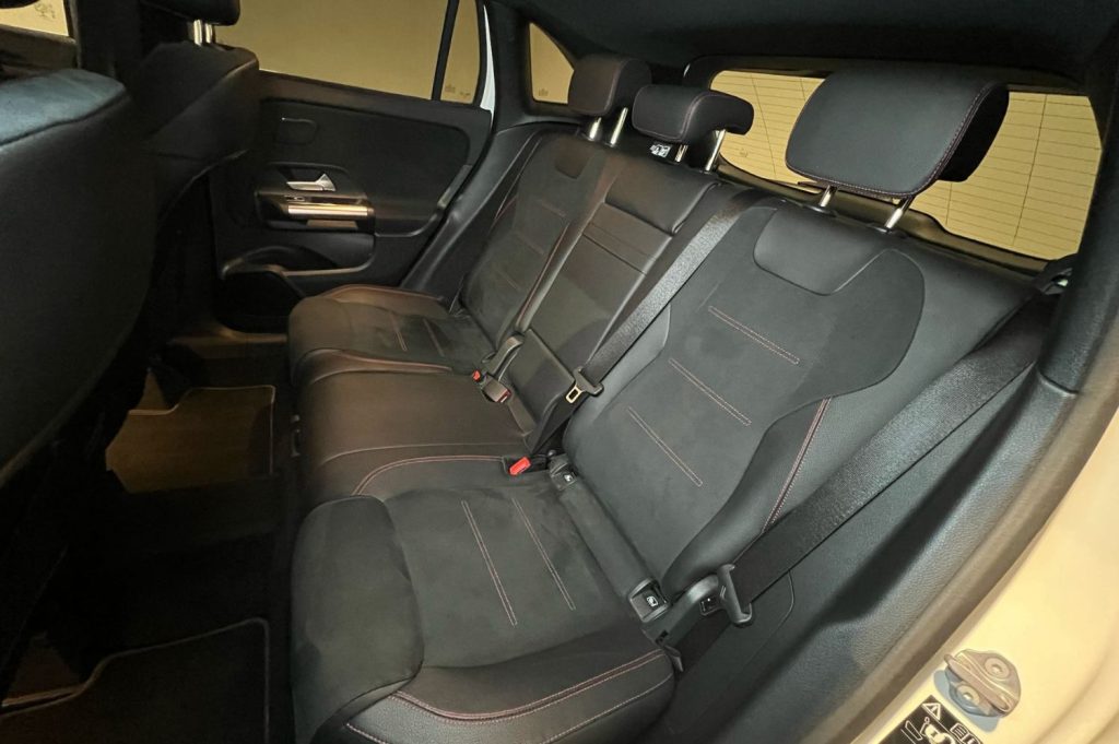 MERCEDES-BENZ GLA 200 D 5p