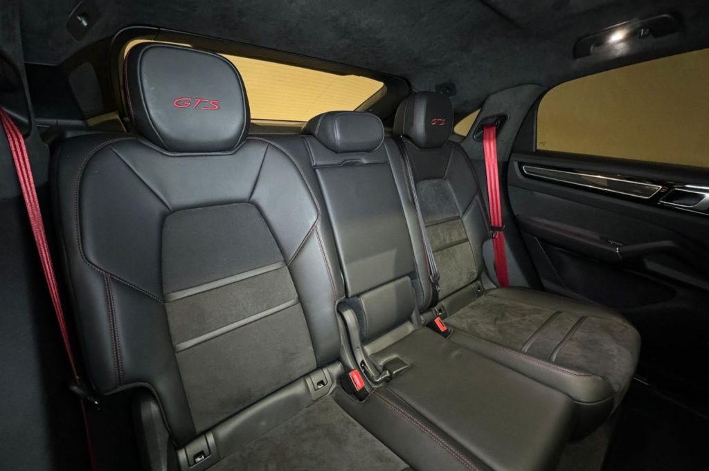 PORSCHE Cayenne Coupé GTS 5p