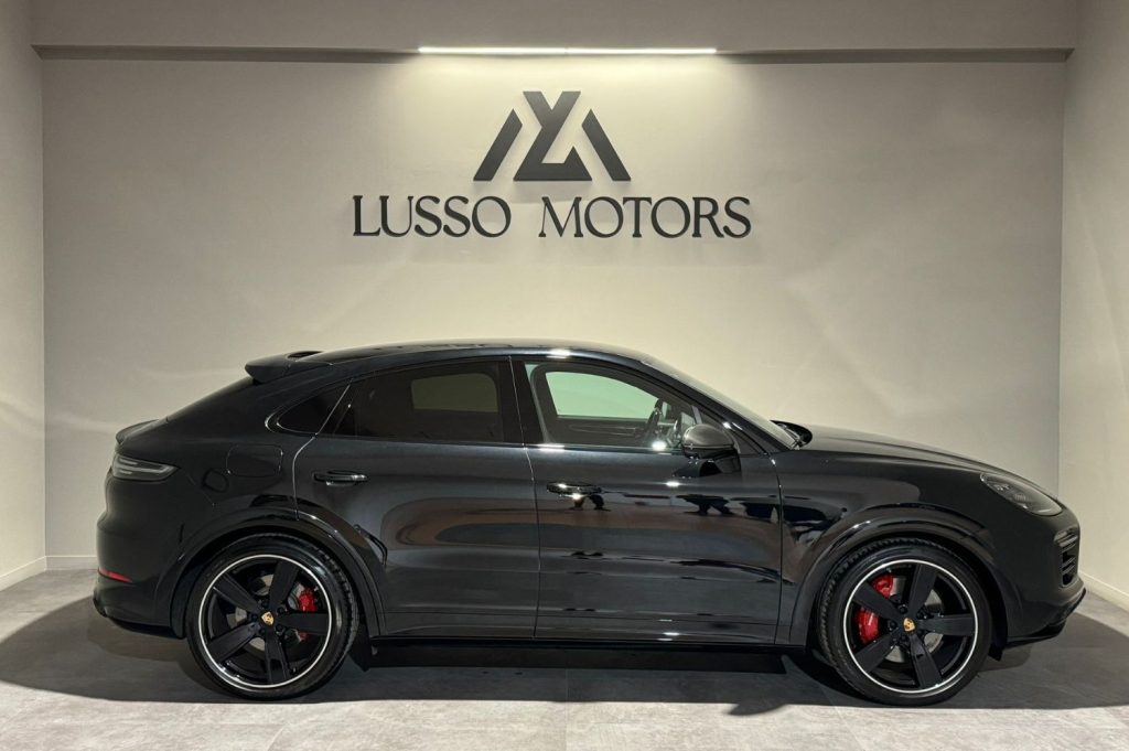 PORSCHE Cayenne Coupé GTS 5p