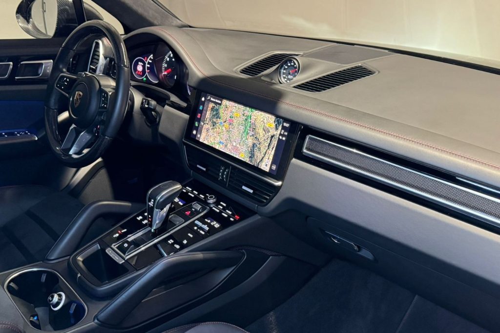 PORSCHE Cayenne Coupé GTS 5p