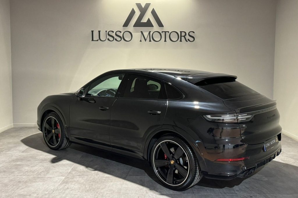 PORSCHE Cayenne Coupé GTS 5p