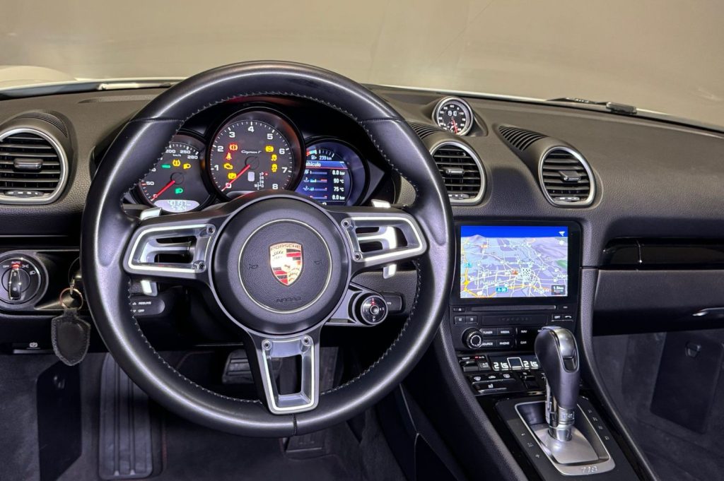 PORSCHE 718 Cayman T