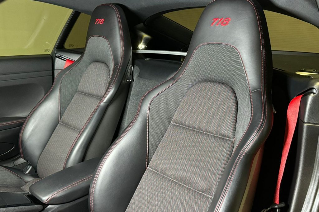 PORSCHE 718 Cayman T