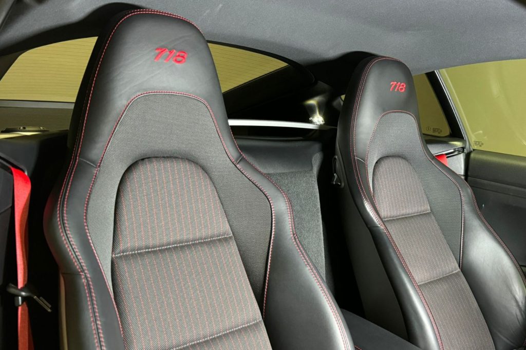 PORSCHE 718 Cayman T