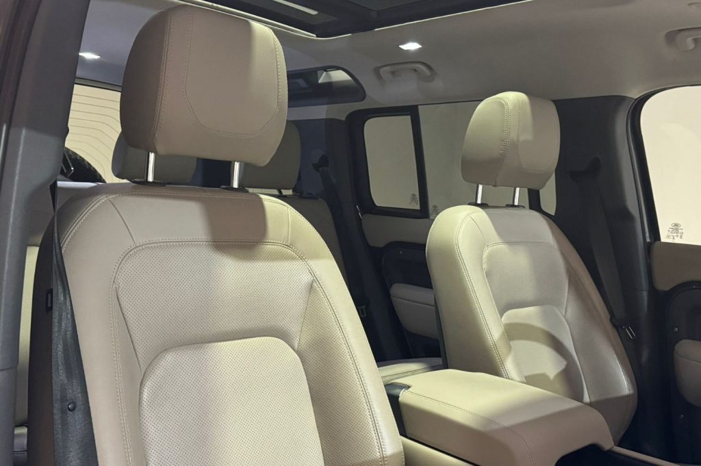 LAND-ROVER Defender 3.0D I6 250 XDyn HSE 110 Auto 4WD MHEV