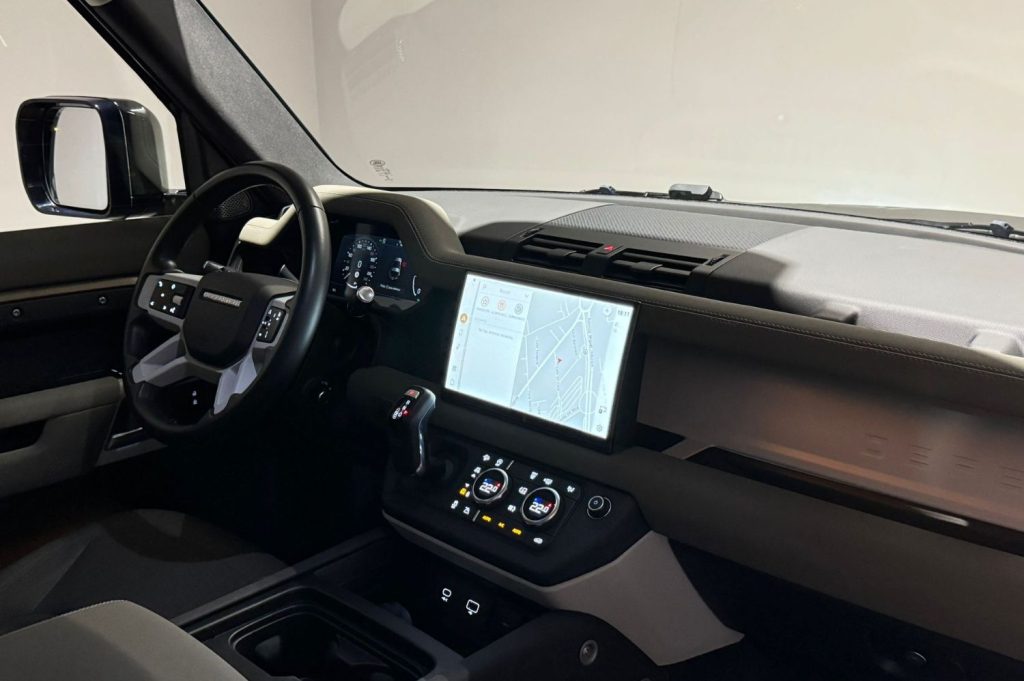 LAND-ROVER Defender 3.0D I6 250 S 90 Auto 4WD MHEV