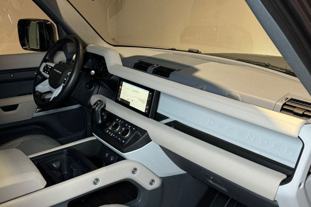 LAND-ROVER Defender 3.0D I6 250 XDyn HSE 110 Auto 4WD MHEV