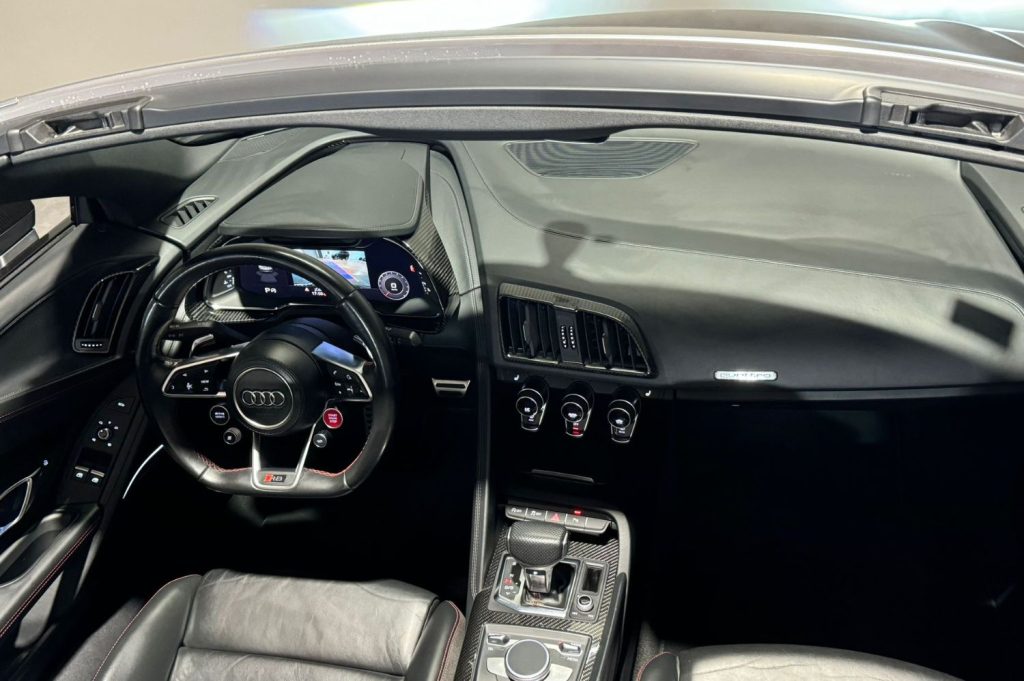 AUDI R8 Spyder 5.2 FSI Plus Quattro S Tron
