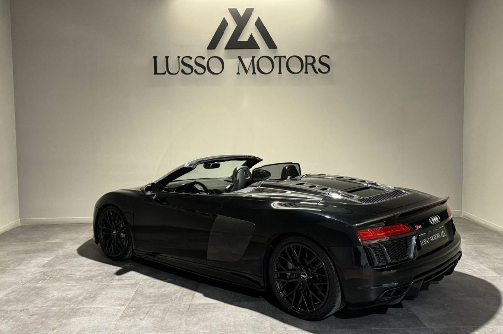 AUDI R8 Spyder 5.2 FSI Plus Quattro S Tron