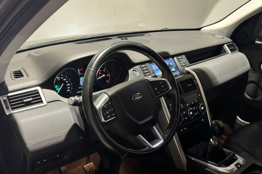 LAND-ROVER Discovery Sport 2.0L TD4 4x4 HSE