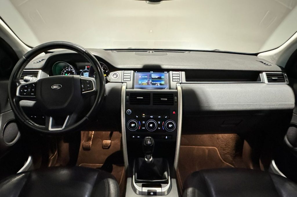 LAND-ROVER Discovery Sport 2.0L TD4 4x4 HSE