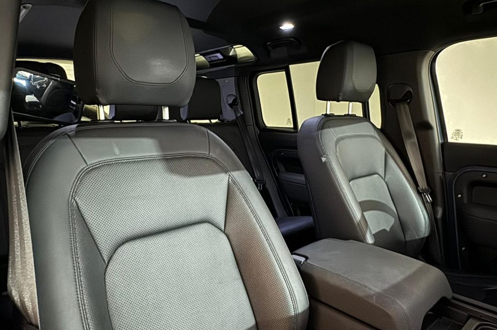 LAND-ROVER Defender 3.0 D200 110 Auto 4WD MHEV